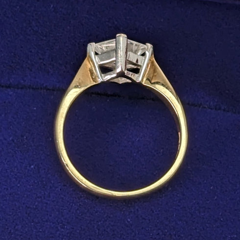 British vintage jewelry cubic zirconia 9ct gold ring